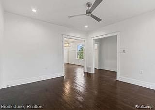 2nd image of 3008 Lothrop Ave