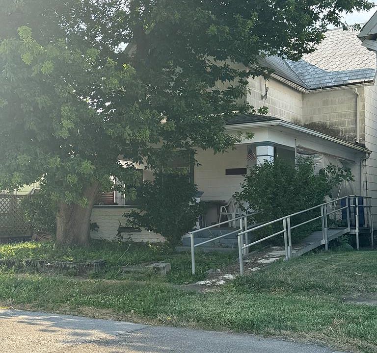 1st image of 208 W Galen St