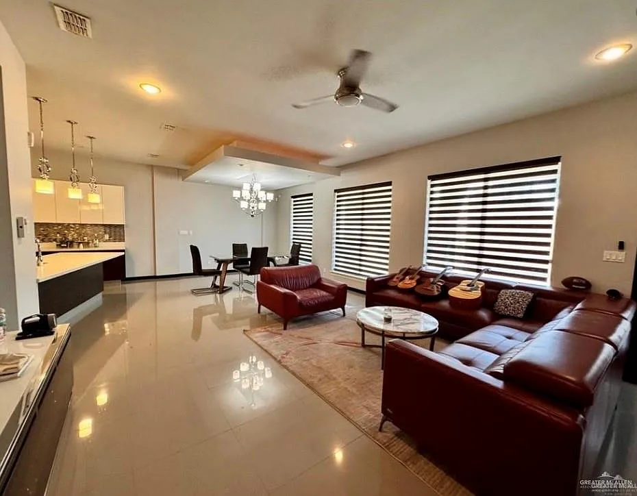 4 bed, 3.0 bath, 2527 sqft, $2,450 — Photo 4
