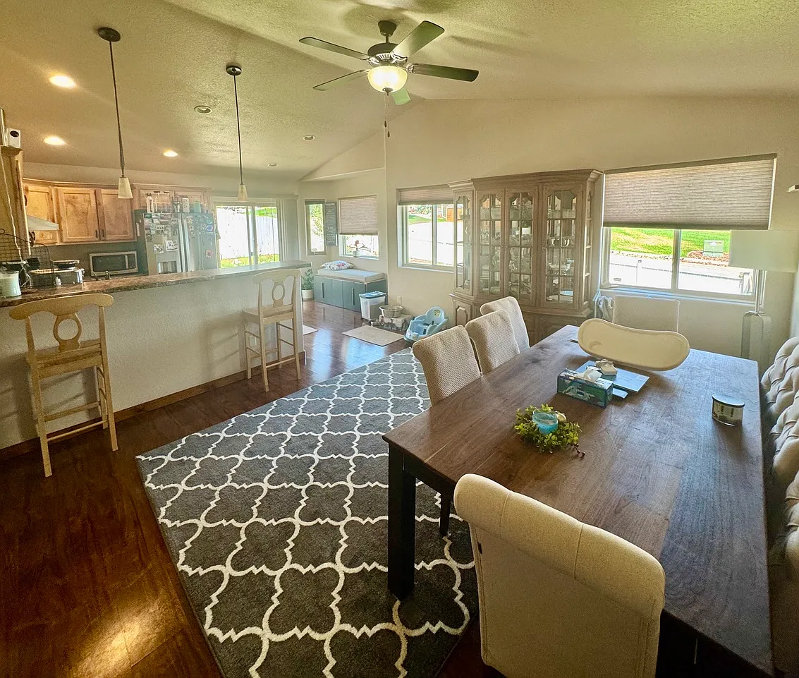4 bed, 2135 sqft, $2,495 — Photo 3