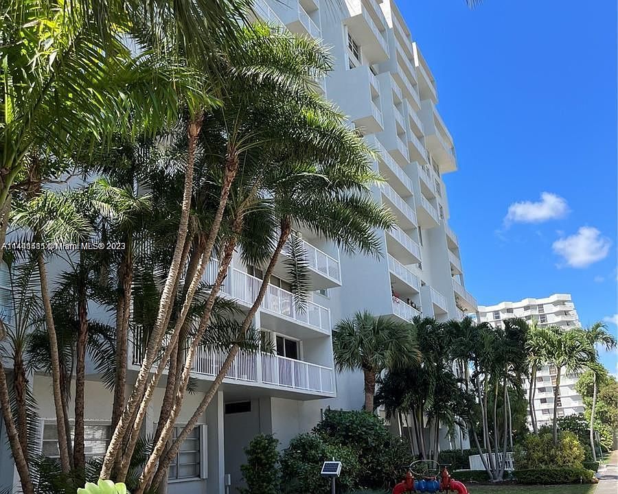 1st image of 150 SE 25th Rd APT 6I