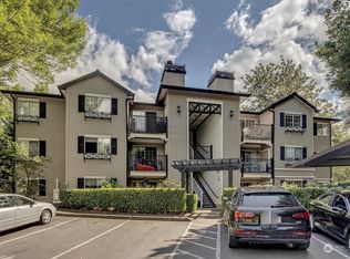 221 9th St APT C302, Kirkland, WA 98033