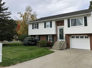 26 Daniel St, Rensselaer, NY 12144