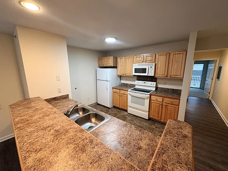 Holly Brook Apartments — Photo 52