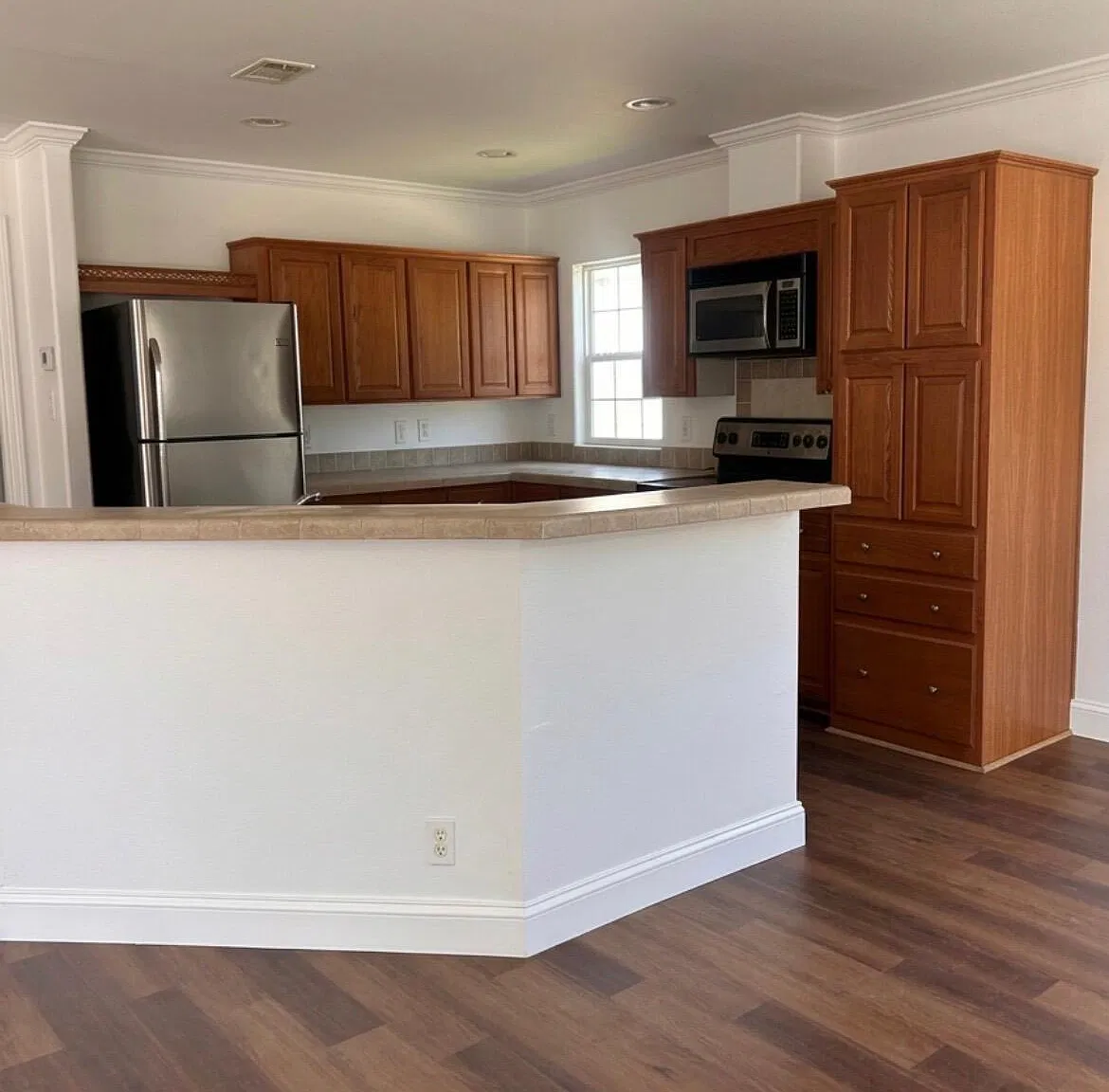 3 bed, 2.0 bath, 1489 sqft, $2,300 — Photo 3