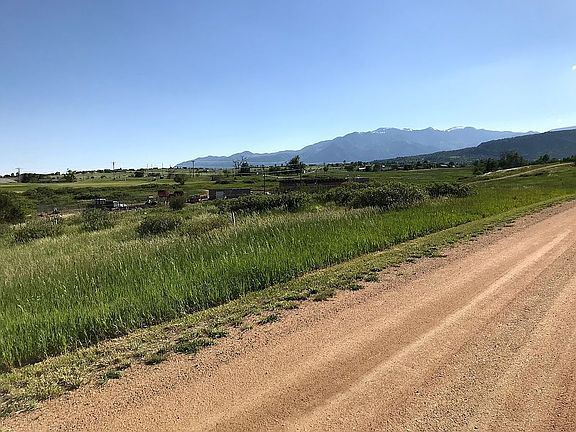 5th image of Mustang Dr