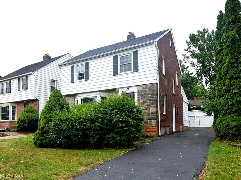 4438 Baintree Rd — Photo 2