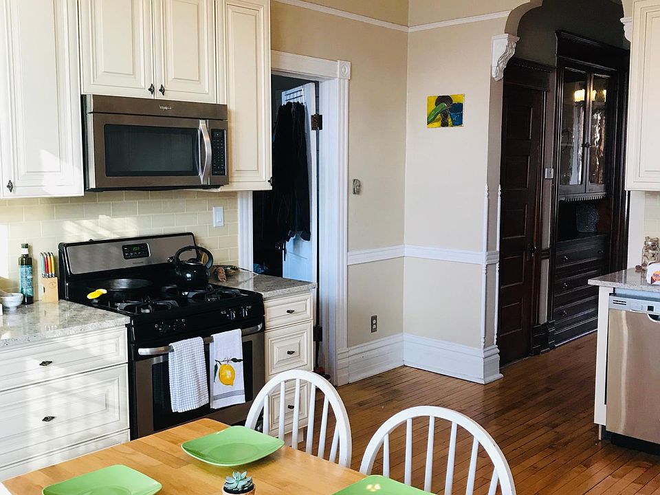 1st image of 922 N Francisco Ave #3