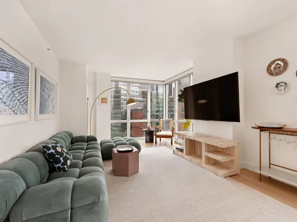 20 River Terrace image 3 of 9