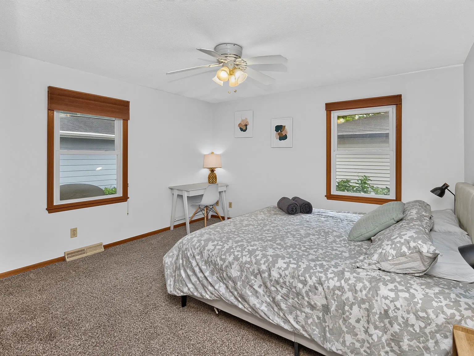 3 bed, 2.5 bath, 1256 sqft, $1,900 — Photo 4