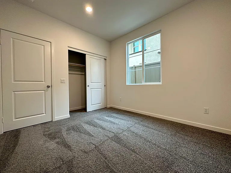 2326 Village Ct — Photo 9