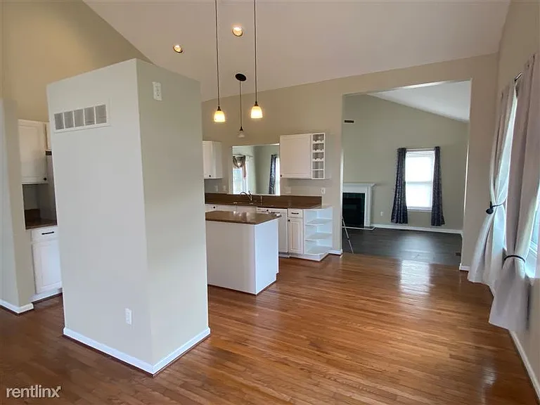 6710 Summerdale Ct E — Photo 12