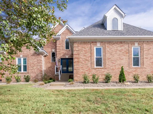 7707 Hall Farm Dr, Louisville, KY 40291