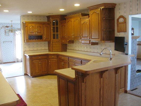 4th image of 123 N 160th St