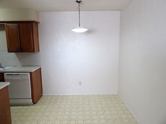 3rd image of 6403 NW Oak Ave #B-5