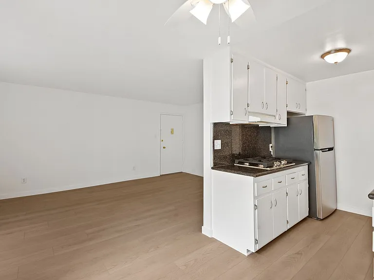 1550 Saltair Ave, prime West LA location! — Photo 7