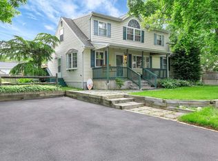 110 Dahlia Dr, Mastic Beach, NY 11951