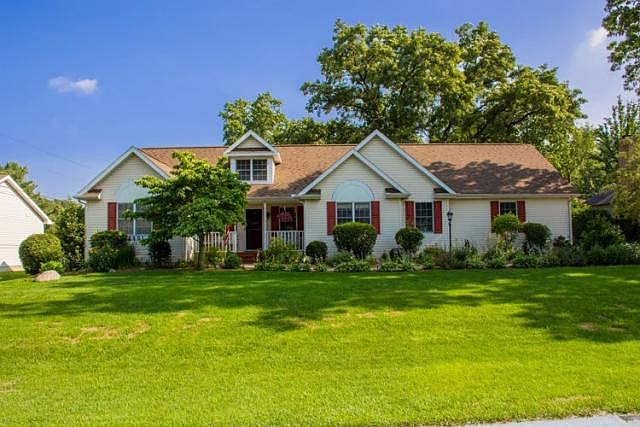1st image of 18401 Cypress Dr