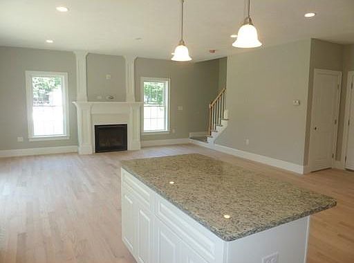 5th image of 65 Edgemere Blvd