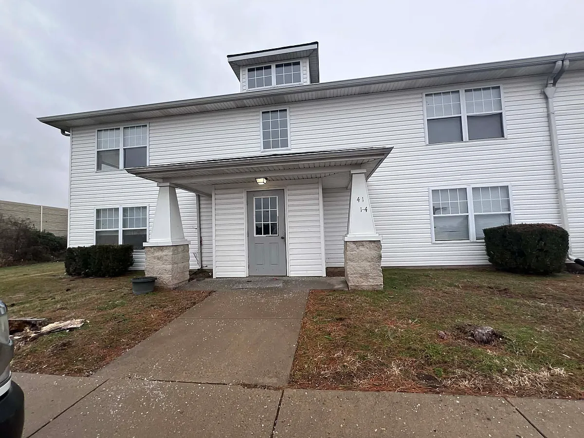 Building Photo - 41 Pine Dr #2