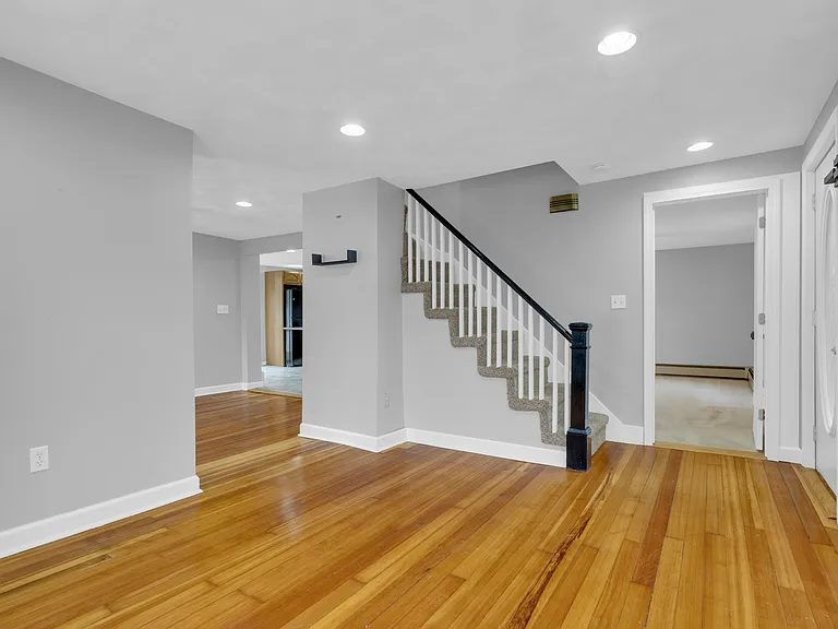 102 Orange St — Photo 14