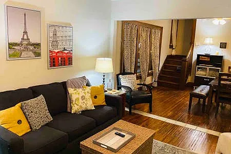 3 bed, 1300 sqft, $2,400 — Photo 2