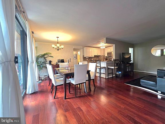 5th image of 16 S Van Dorn St APT 101