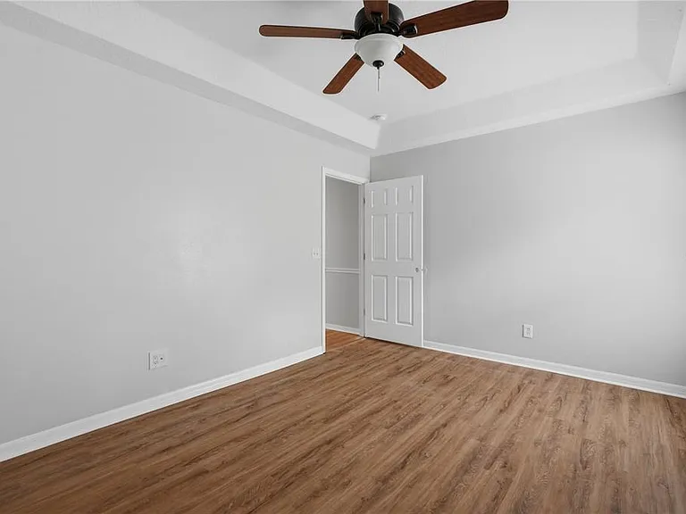 10215 Lakeside Vista Dr — Photo 18