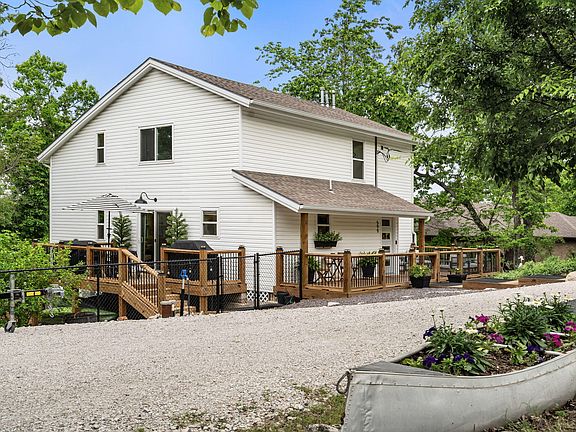 5th image of 599 Holiday Acres Circle