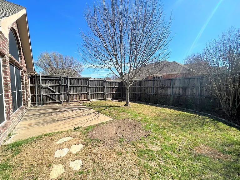 6021 Blue Spruce Ln — Photo 2
