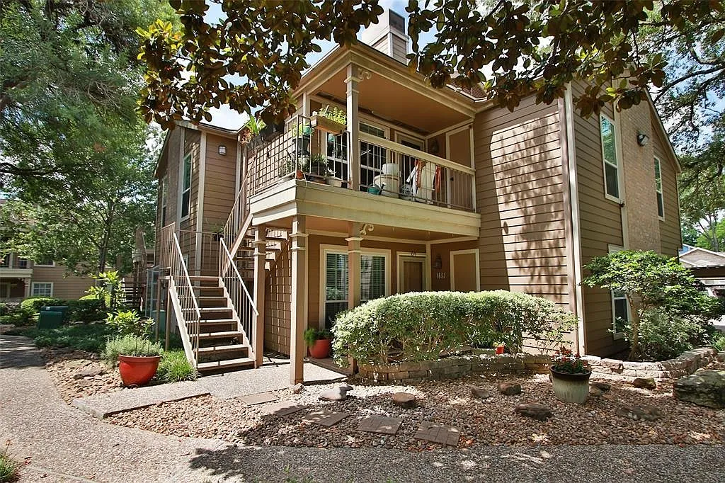 3 bed, 1120 sqft, $2,500 — Photo 1