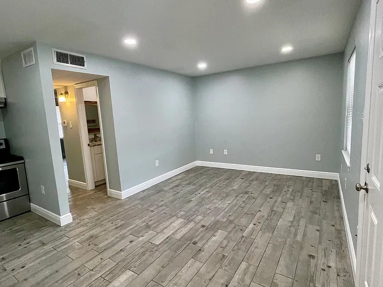 242 Edison St — Photo 15