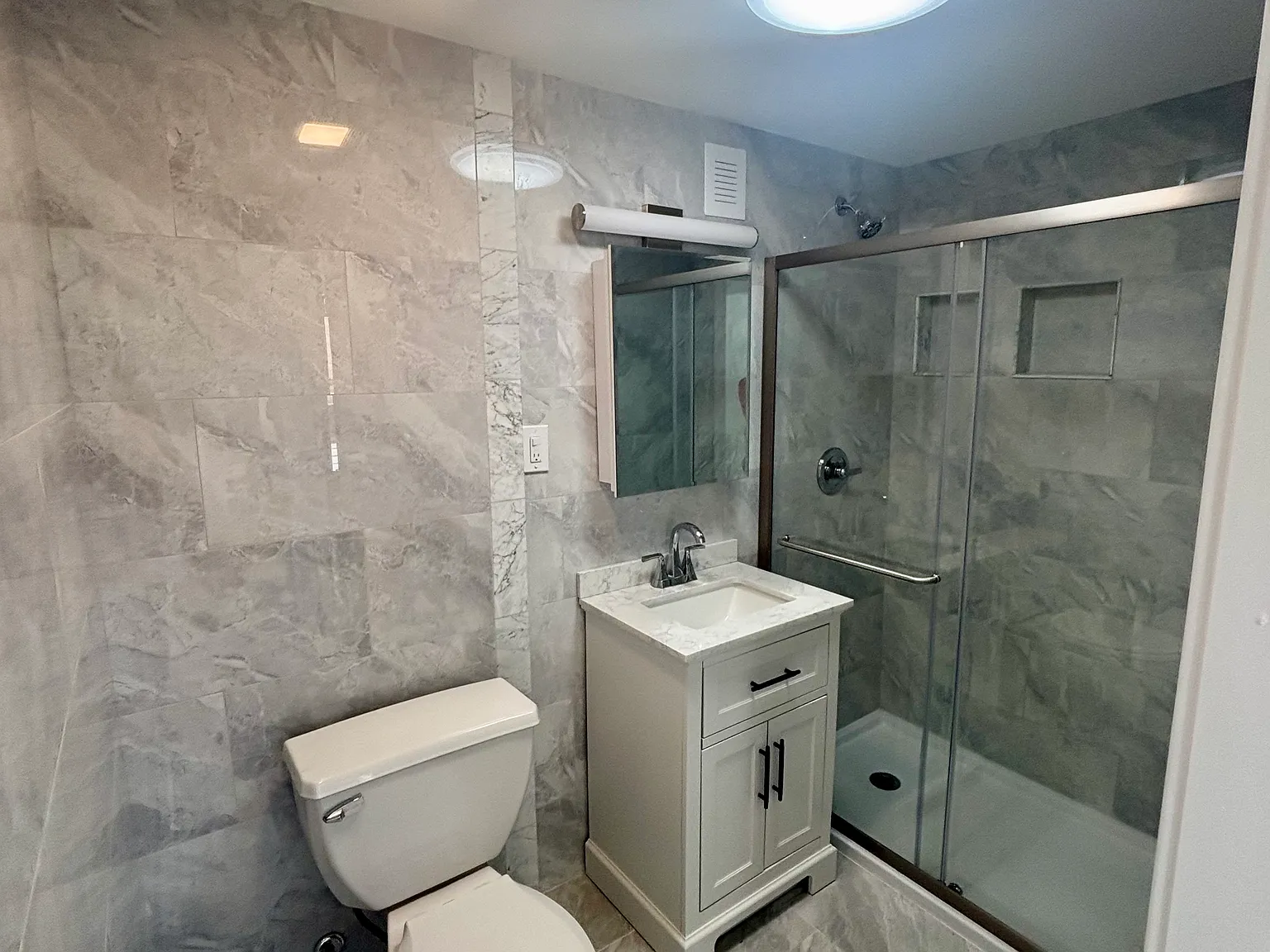 3 bed, 980 sqft, $2,400 — Photo 4