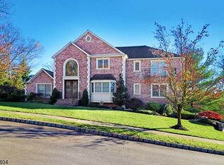 8 Sterling Ct, Whippany, NJ 07981
