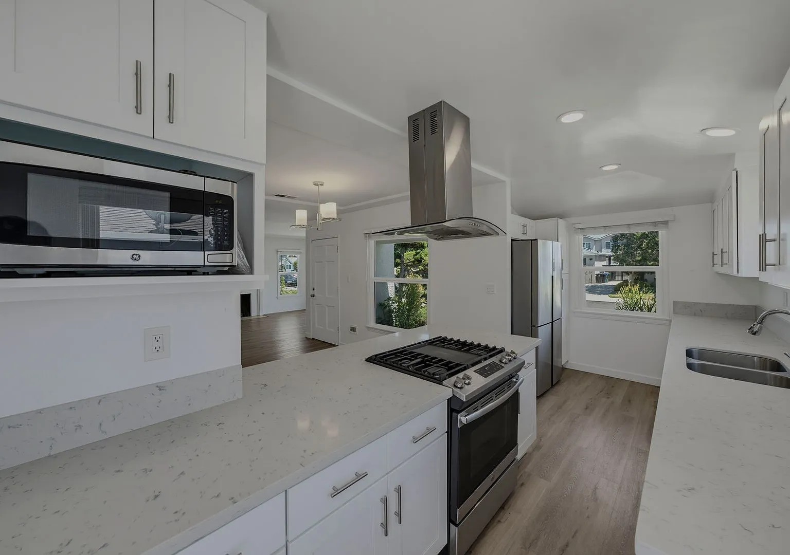 3 Bedroom Westchester/Kentwood area of Los Angeles — Photo 3