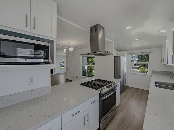 3rd image of 8339 Kenyon Ave