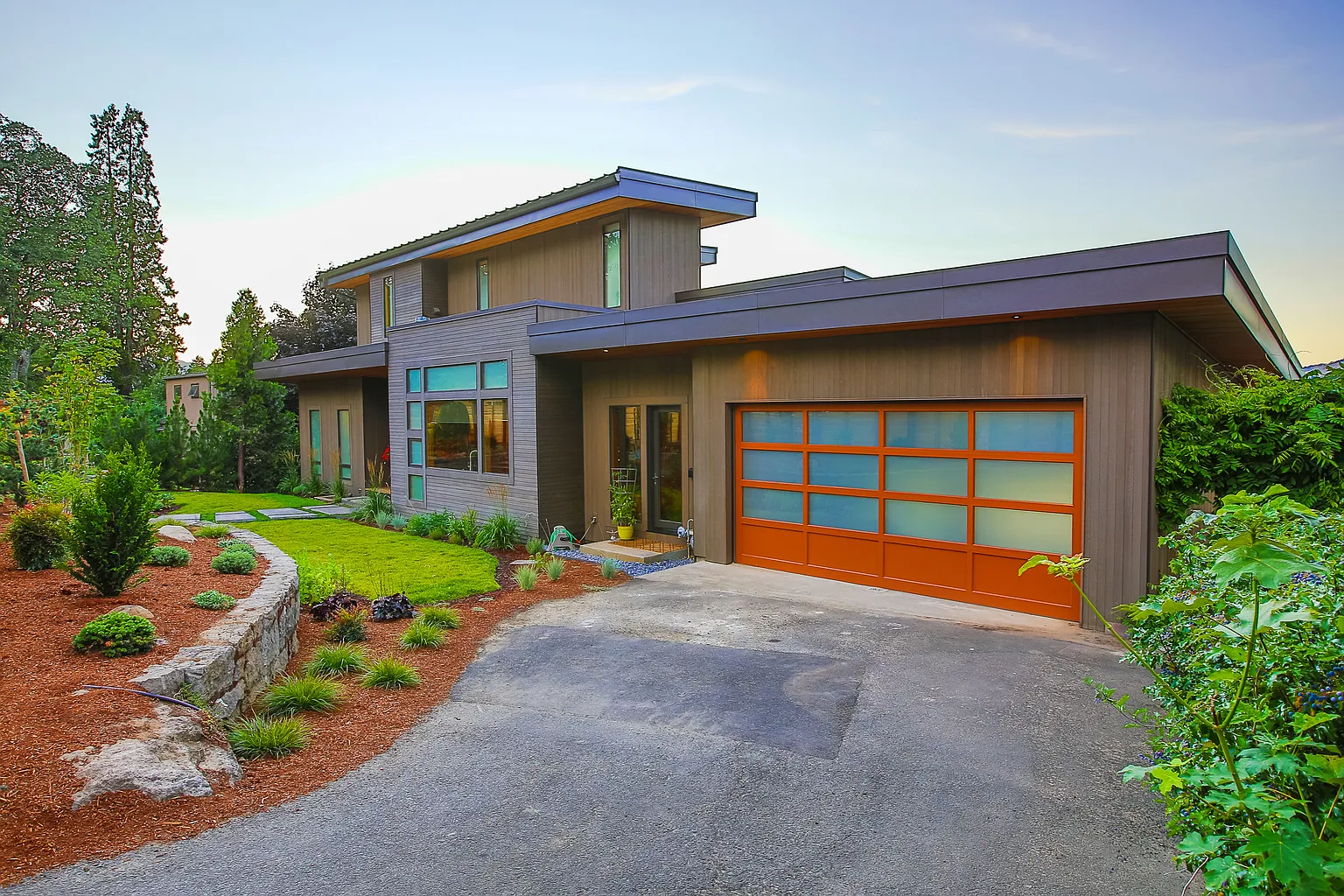 424 Eugene St photo 1