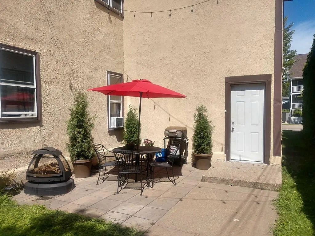 650 Selby Ave — Photo 2