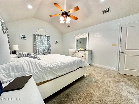 5th image of 7125 Oakhurst Dr