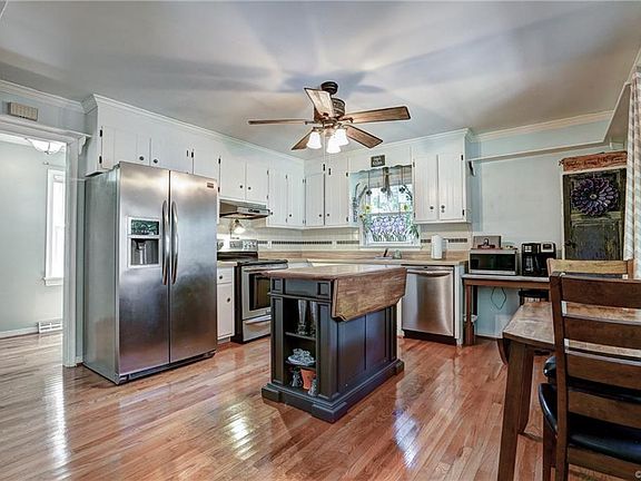 3rd image of 504 Kennesaw Ct