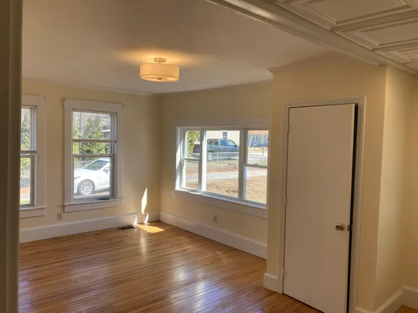 28 Highland St, Hudson, NH 03051