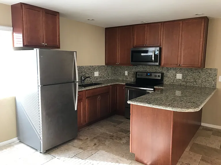 La Paloma Apartments — Photo 20