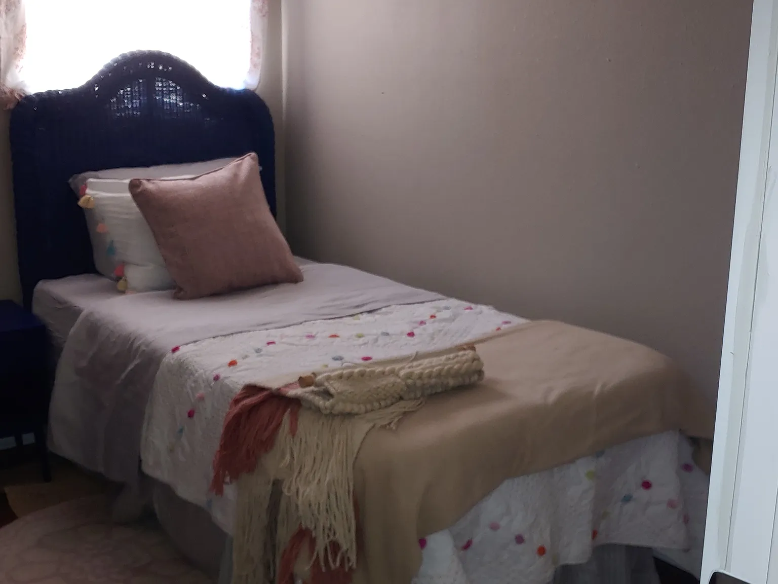 7 bed, 2218 sqft, $9,900 — Photo 4