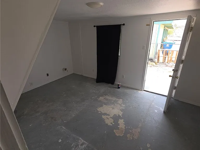 512 E St — Photo 11
