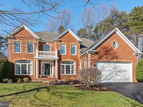 4922 Berkshire Woods Dr, Fairfax, VA 22030