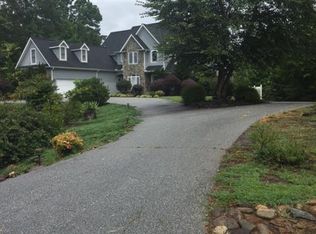 680 Highland View Ln, Mill Spring, NC 28756