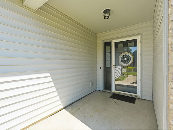 3rd image of 615 Mission Hill Dr