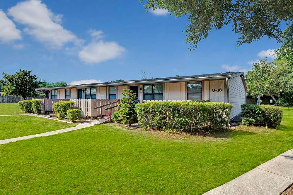 Oak Shade Apartments — Photo 1