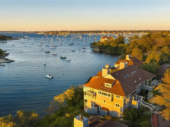 157 Harrison Ave APT 7, Newport, RI 02840
