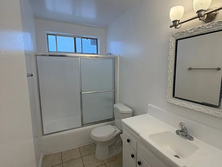 1603 Granville Ave — Photo 15